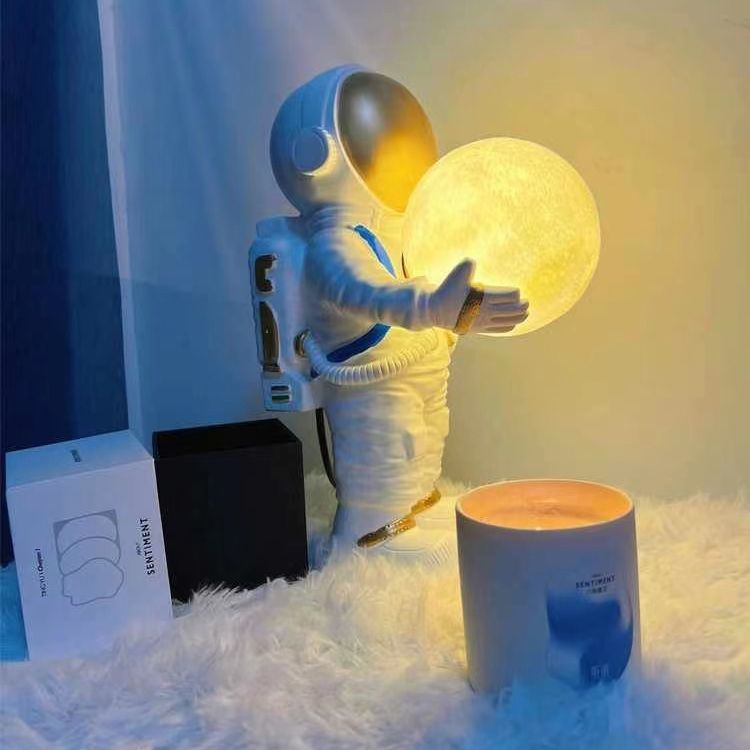 Boy's Room Table Lamp Creative Outer Space Astronauts Planet Cartoon Bedroom Bedside Rechargeable Children's Gift Small Night Lamp