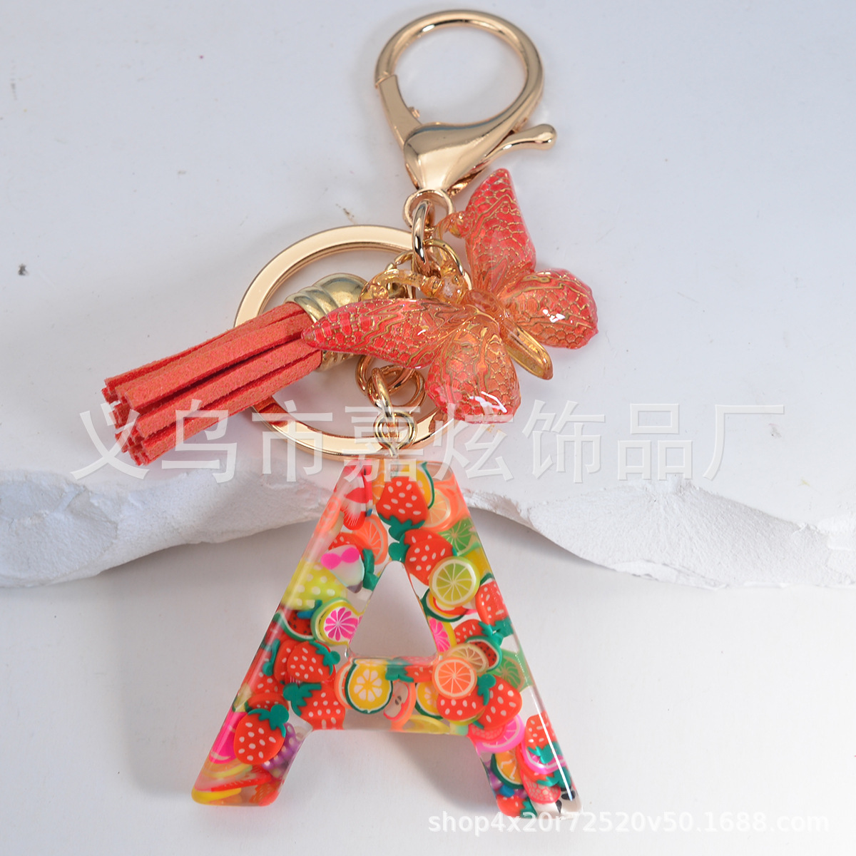 现货26个英文字母钥匙扣树脂滴胶软陶水果片挂件欧美流行蝴蝶流苏