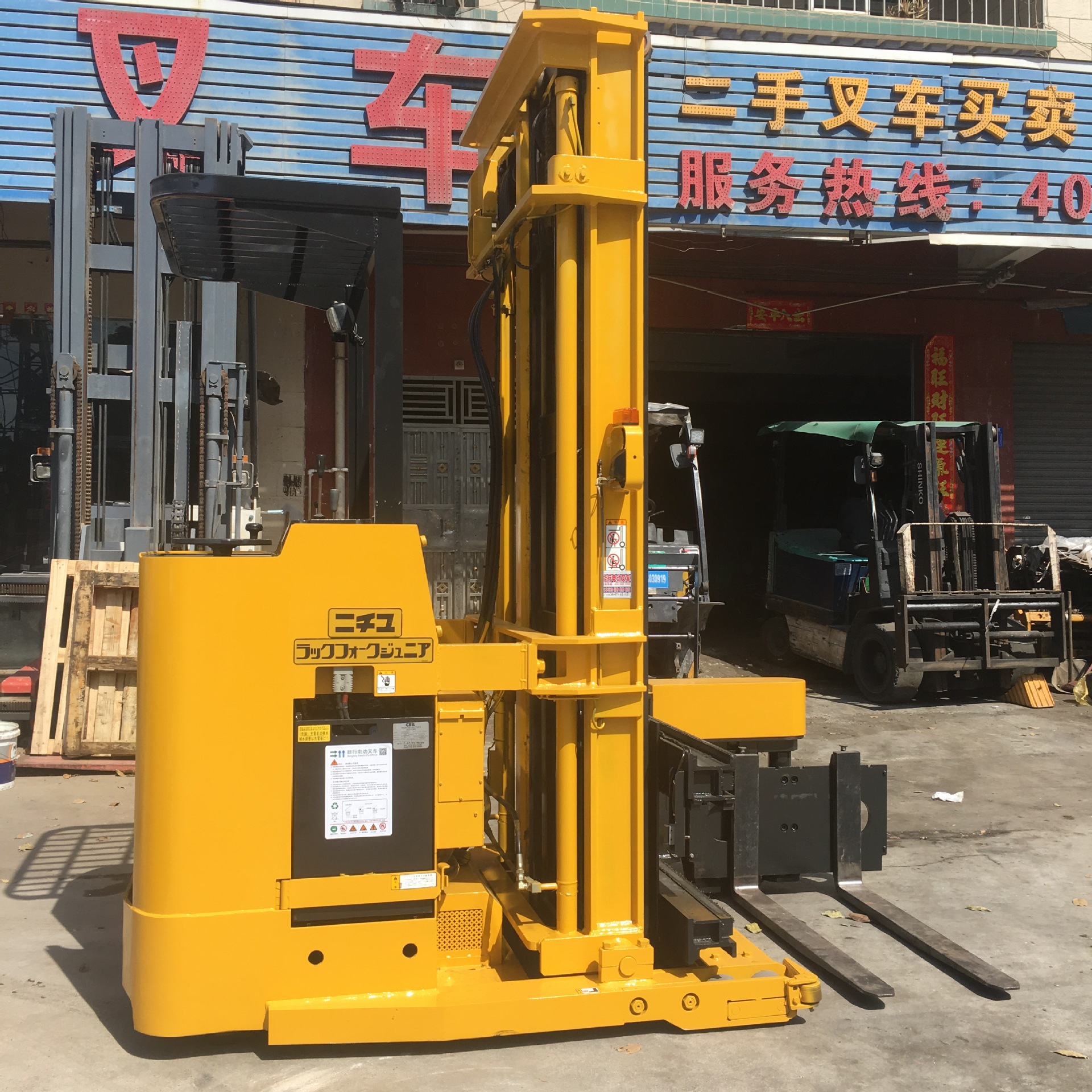 三向叉车三向电动堆垛车1吨升高6米三向叉车窄通道三向叉车