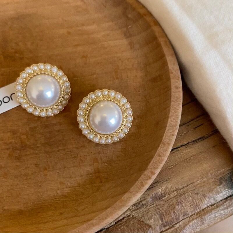 Premium Vintage Vintage Pearl Earrings French Style Temperament Stud Earrings Simple Ear Clip Non-Piercing Earrings Wholesale