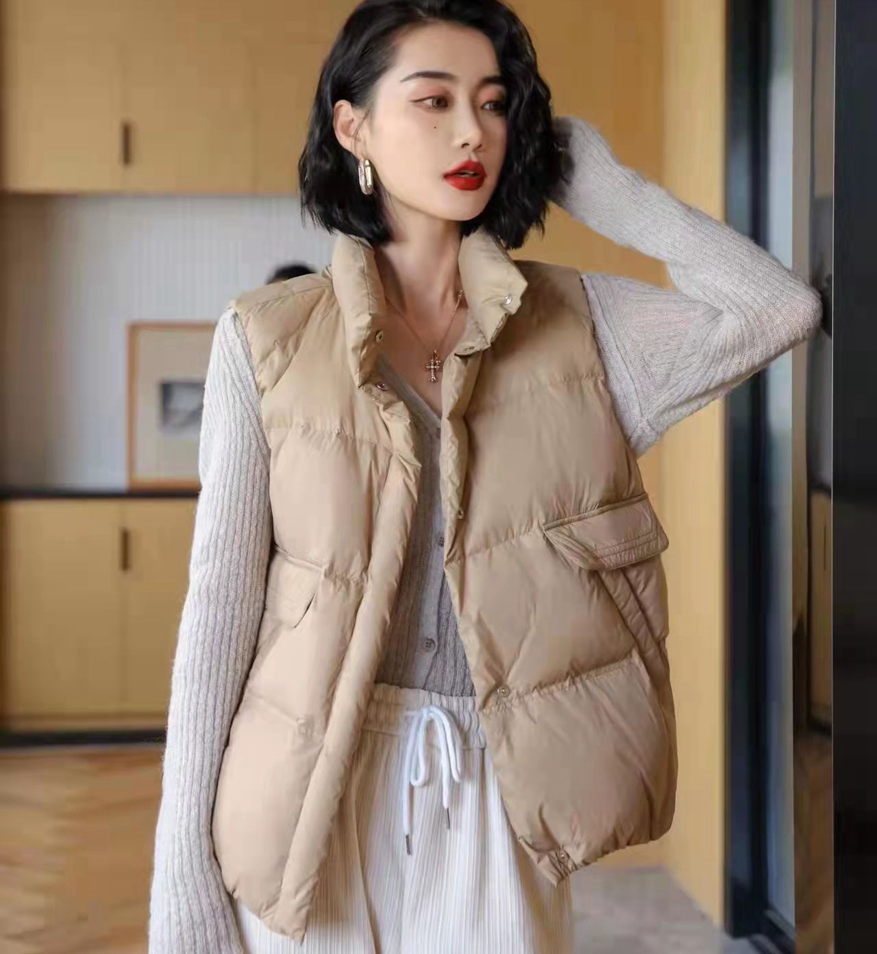 短款羽绒马甲女立领宽松气质通勤韩版无袖休闲羽绒背心外穿