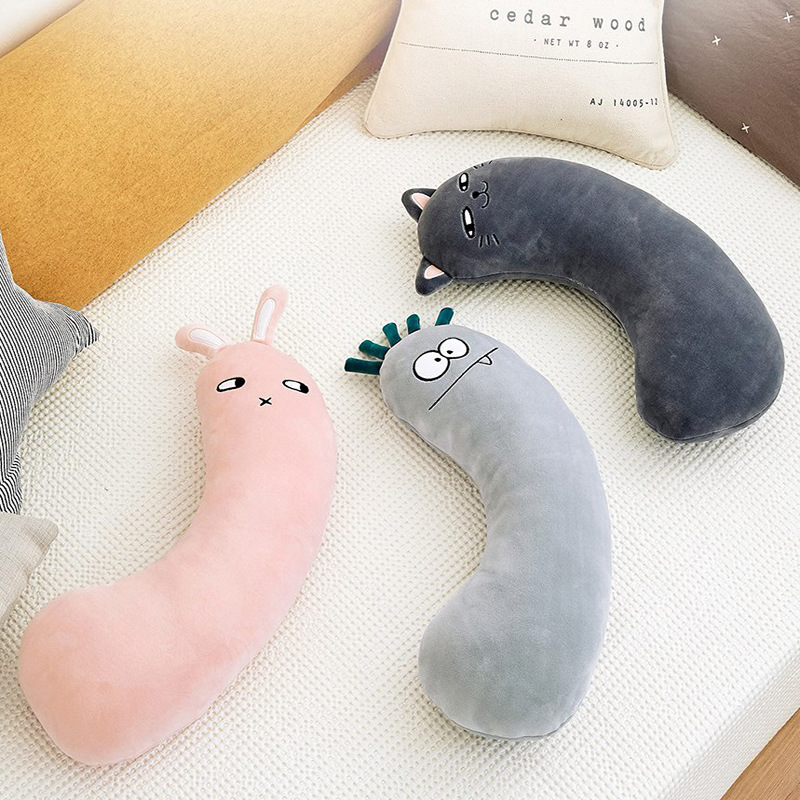 韩版毛绒玩具儿童汽车抱枕卡通安全带公仔粉兔子恐龙睡觉枕车用枕