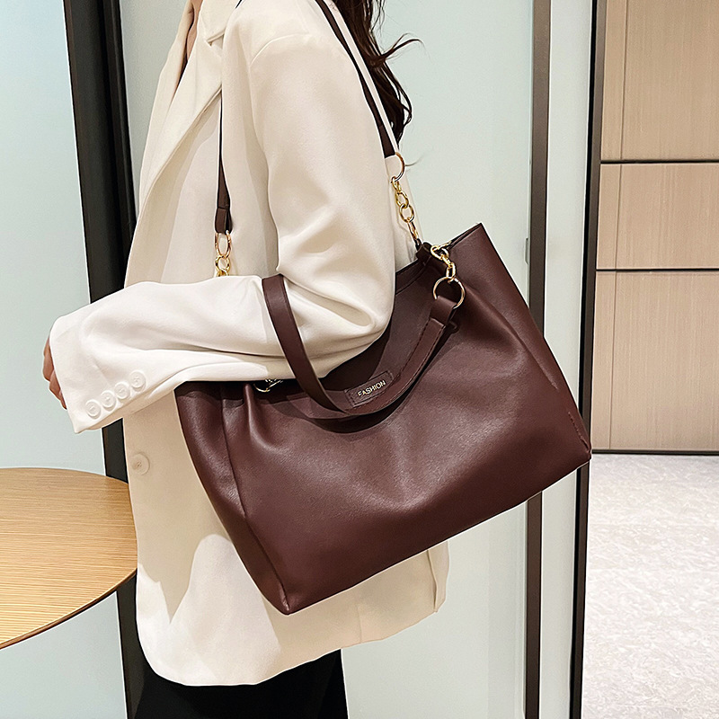 This Year's Popular Bag Women's Large Capacity 2022 New Fashion Shoulder Bag Korean Texture Shoulder Commuter Tote