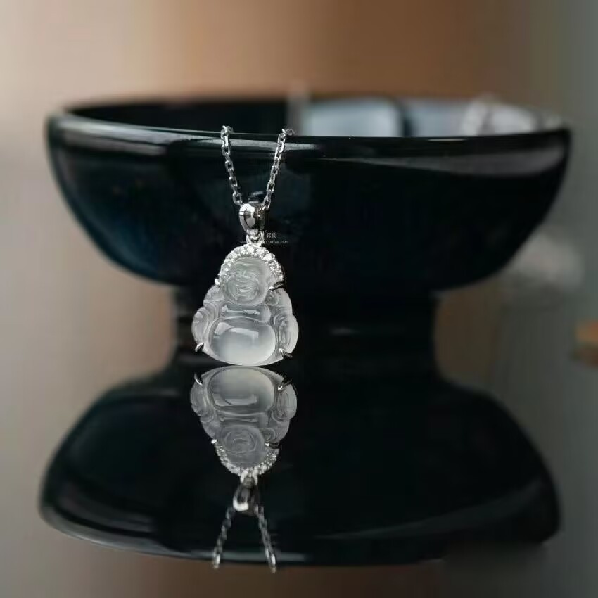 铜材质吊坠透亮白冰玉髓佛公镶嵌锆石项链简约百搭女-阿里巴巴