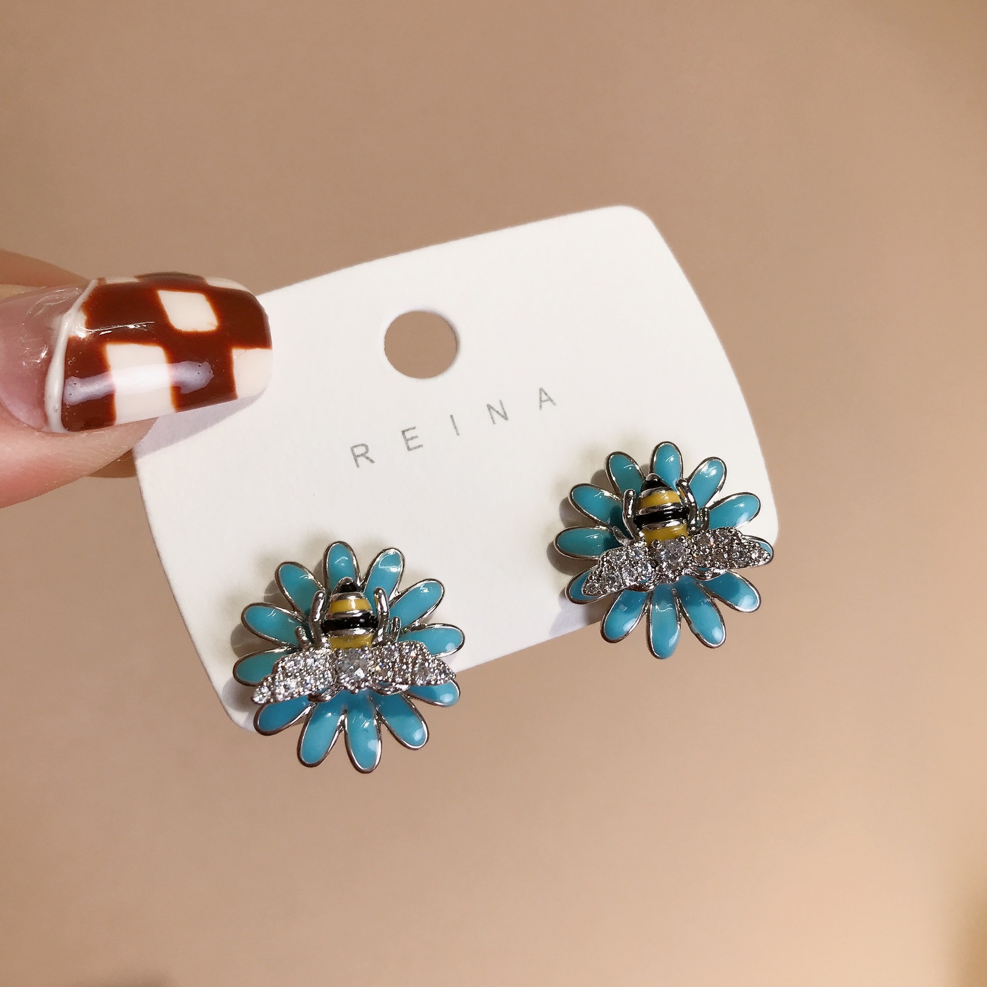 Bee Stud Earrings Special Interest Light Luxury Oil-Spot Glaze Flowers Stud Earrings Fashionable and Versatile Earrings