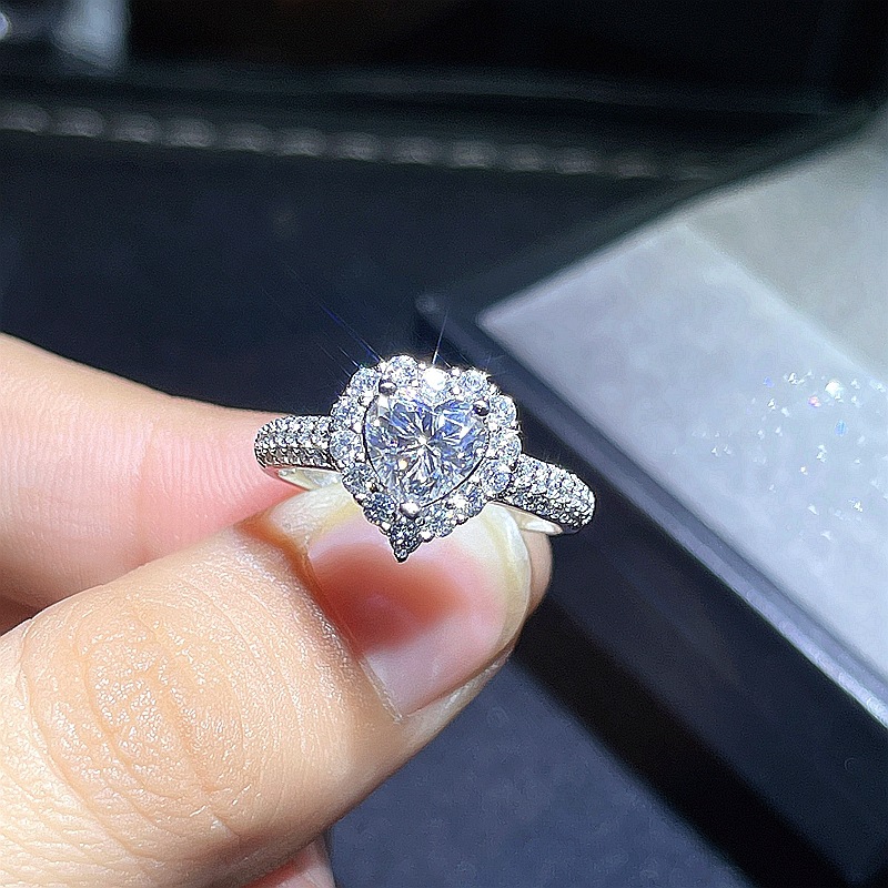 1克拉心型莫桑钻 女戒gra证书黑卡 腰码 925银镀白金 一件代发