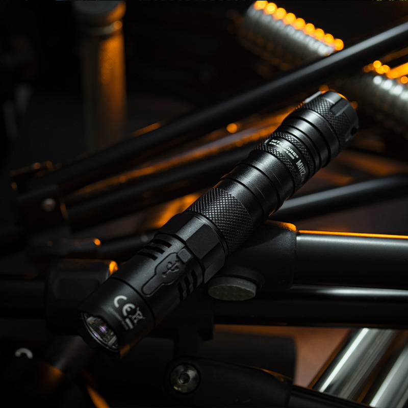 奈特科尔mh12 v2手电筒战术强光户外充电超亮远射迷你便携家用led
