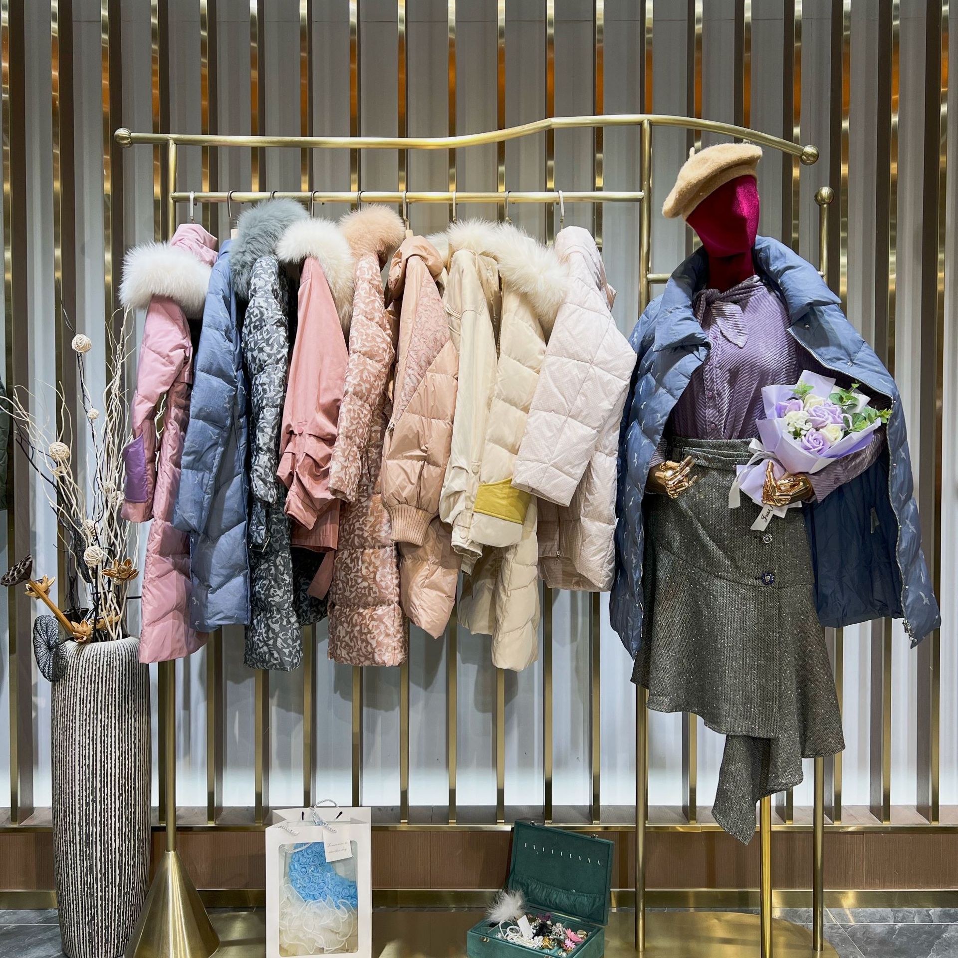 恺诗依羽绒服品牌女装折扣商场撤柜尾货走份批发直播/实体店货源