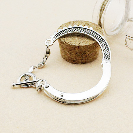 exo 金俊勉金俊绵守护小哥哥国民教堂哥哥suho银色爱心手铐手镯