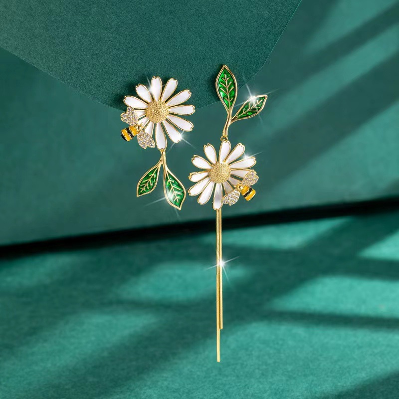 跨境热销 设计感小雏菊系列花朵蜜蜂画油叶子不对称长款流苏耳环