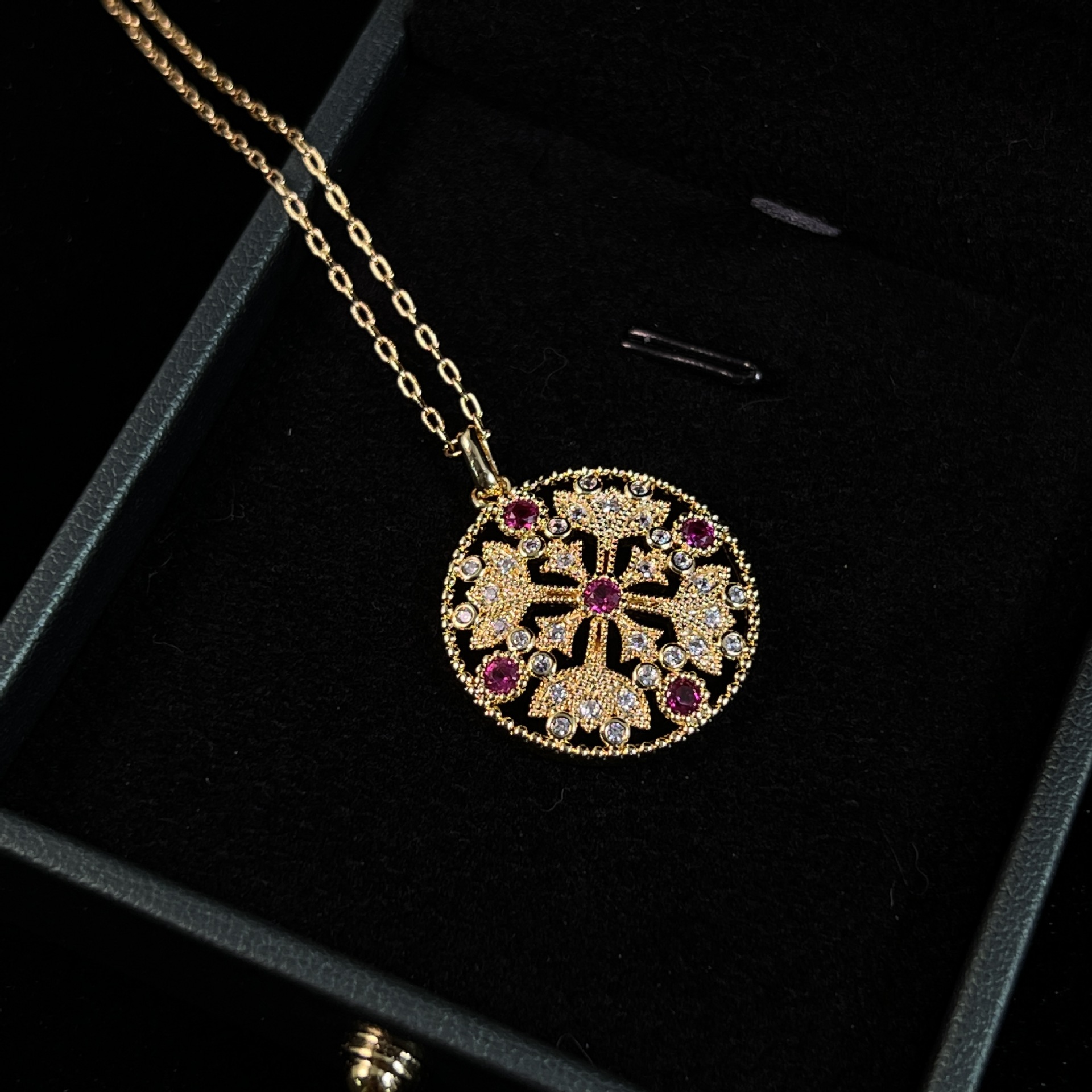 复古镂空掐花丝鸽子血红宝石项链气质蕾丝中古锁骨链日常百搭颈饰