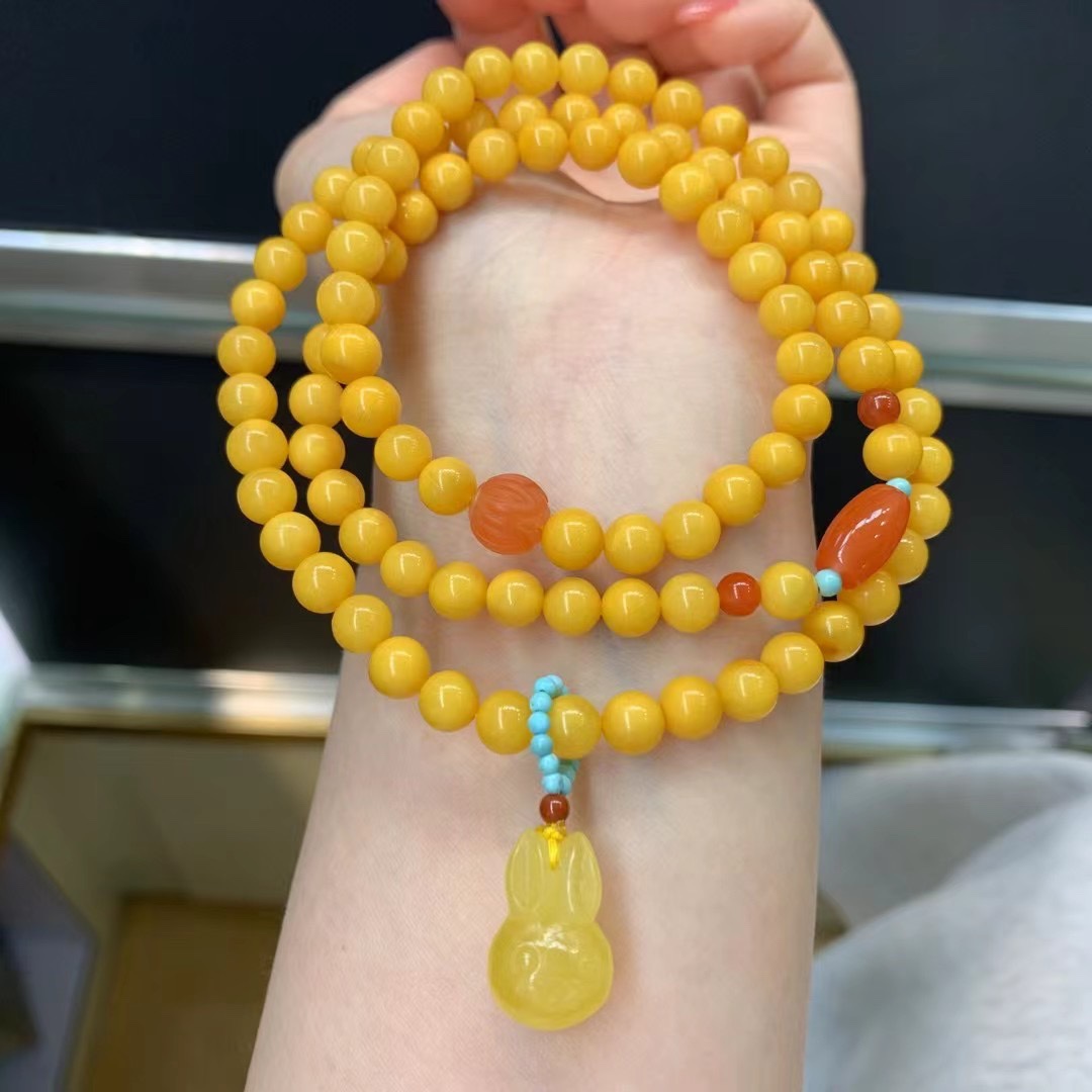 天然蜜蜡老蜜3圈手串 蜡质浓郁 搭配南红莲花珠桶珠 点缀蜜蜡兔子