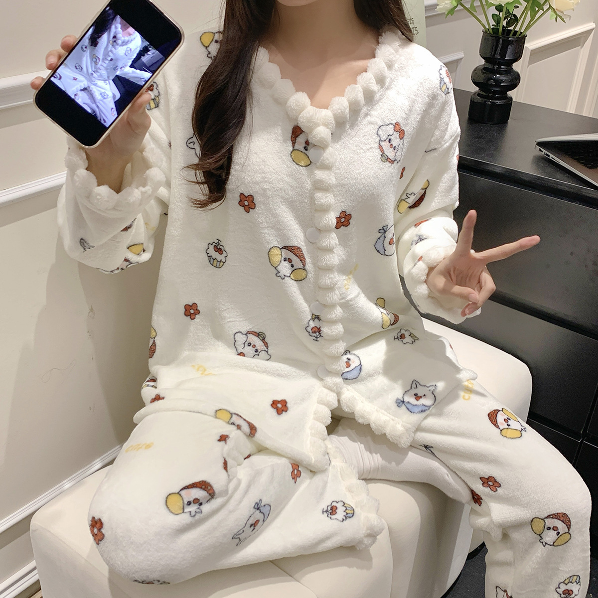 珊瑚绒睡衣女冬季加厚珊瑚绒韩版学生可爱卡通保暖套装大码家居服