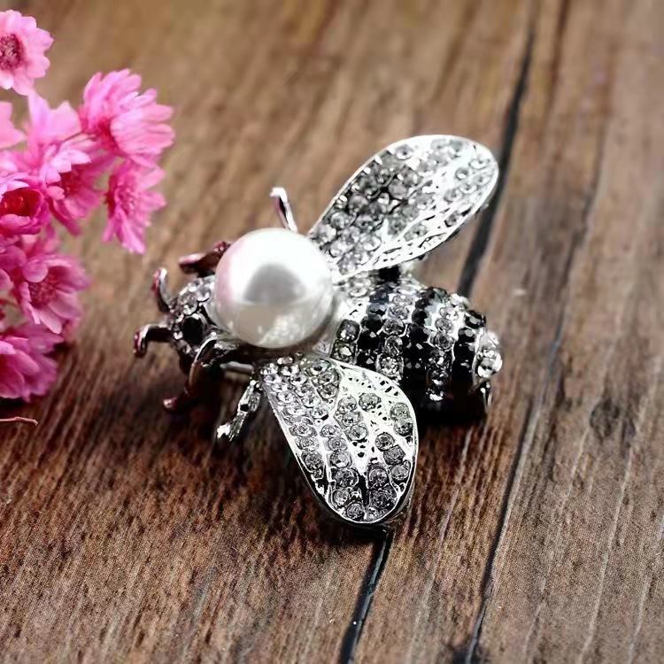 New Pearl Bee Brooch Korean Style High-End Diamond Corsage Pin Fashion Personalized Cartoon Insect Suit Accessories