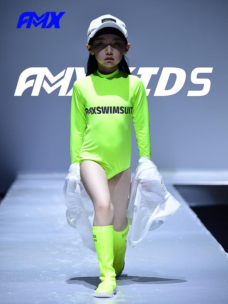 fmx法姆熊21夏新女童时尚简约连体泳衣裤儿童走秀款t台泳装带泳帽