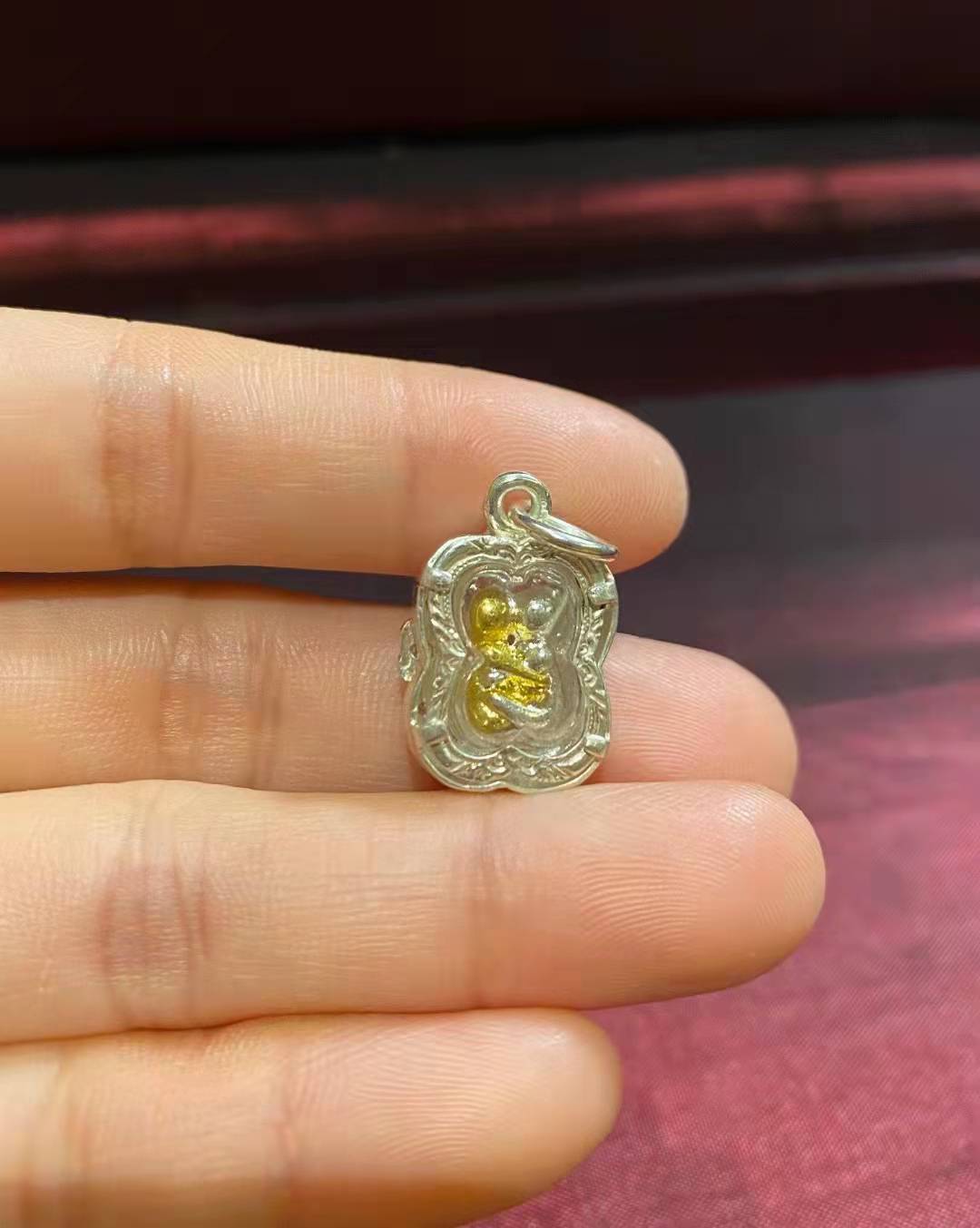 泰国佛牌 龙婆颂迫 燕通