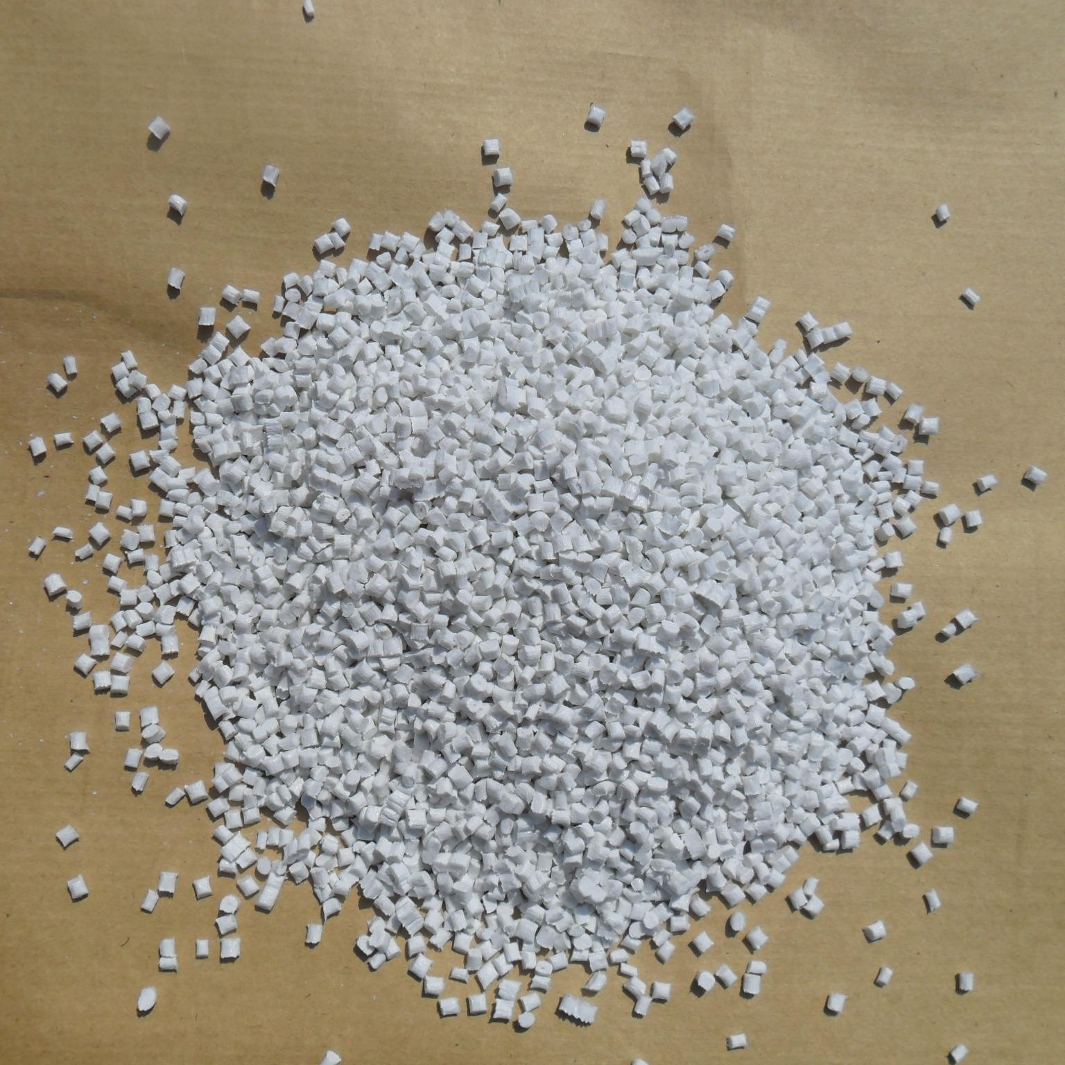 源头厂家直供 pbt 改性工程塑料 大众 奥迪使用配套 汽车配件