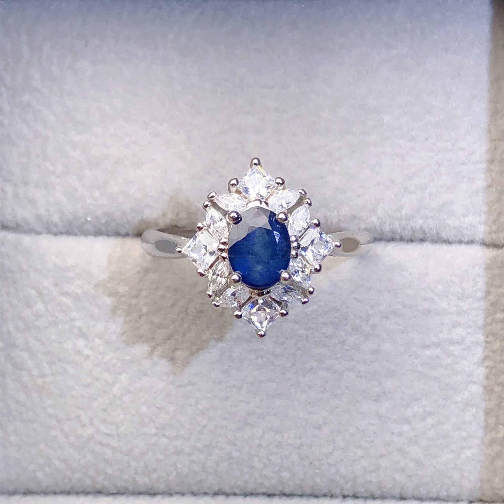 天然蓝宝石925通体银活口戒指大钻戴妃款菱形支持复检5*6mm-阿里巴巴