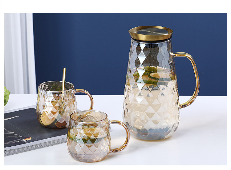 高级技术人员96名,中级技术人员62名,主营:家居生活用品,玻璃工艺制品