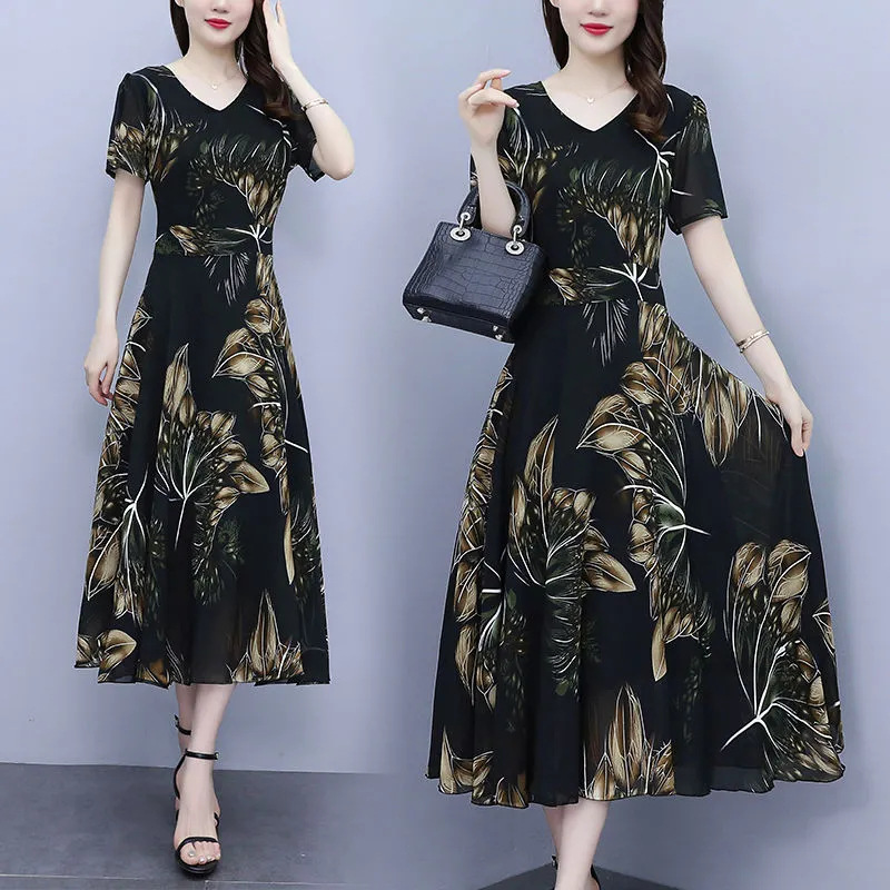 2024夏季新款碎花中年女装连衣裙大码肥胖宽松收腰显瘦遮肚连衣裙