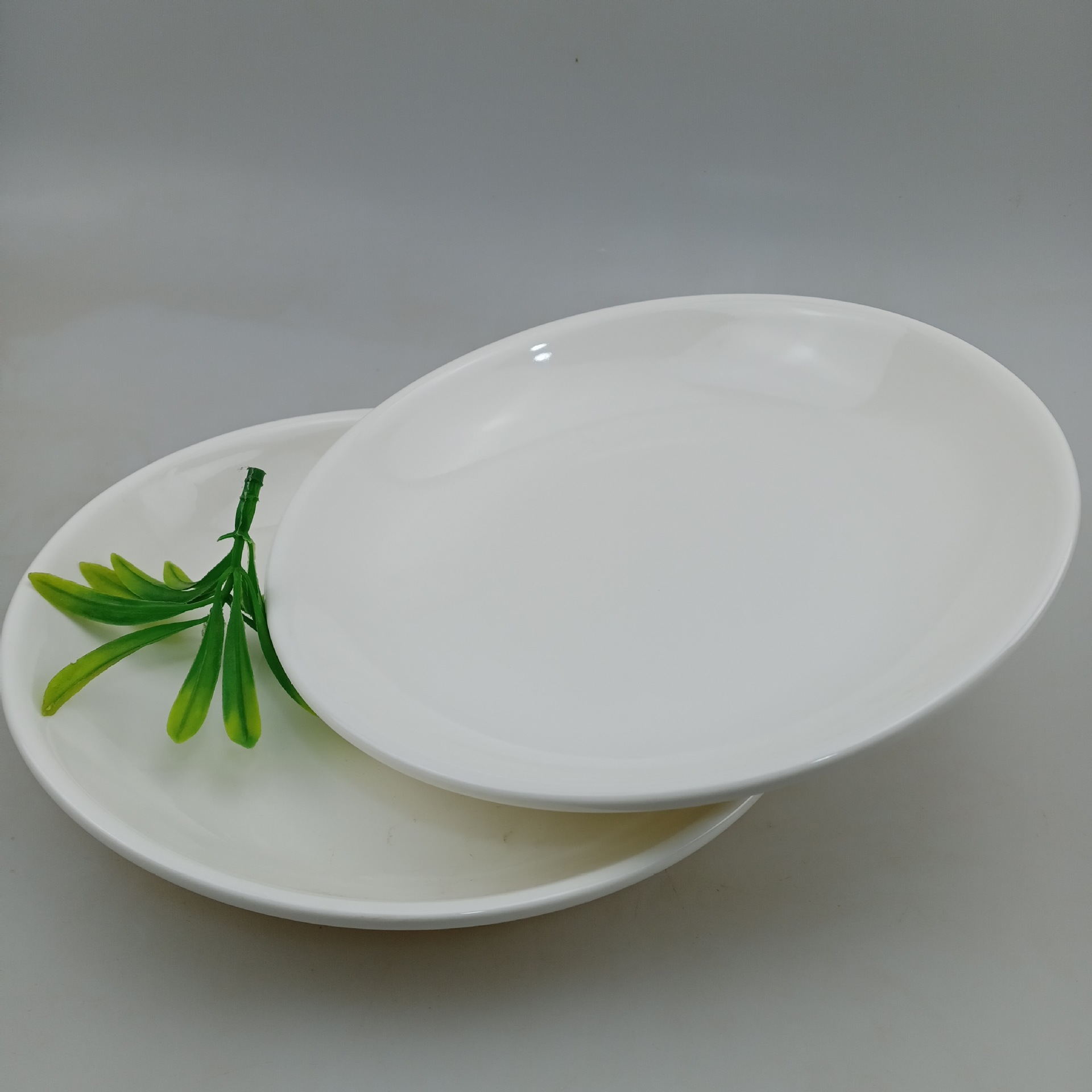 2元批发8寸高白果盘陶瓷盘子饭菜盘两元二元超市货源