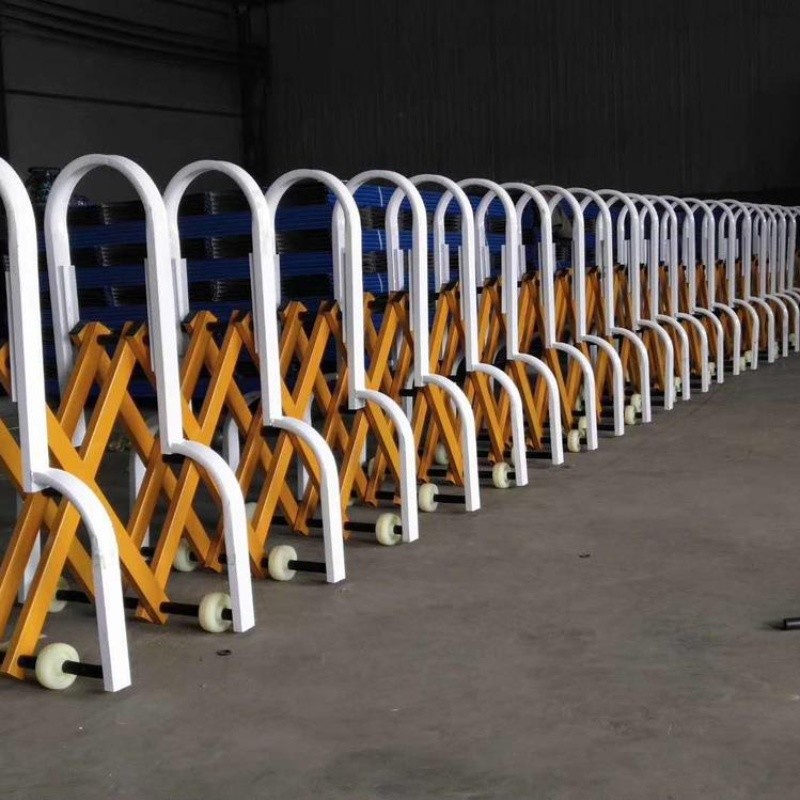 高速公路伸缩式防撞活动护栏 市政不锈钢可移动折叠式隔离栏围栏