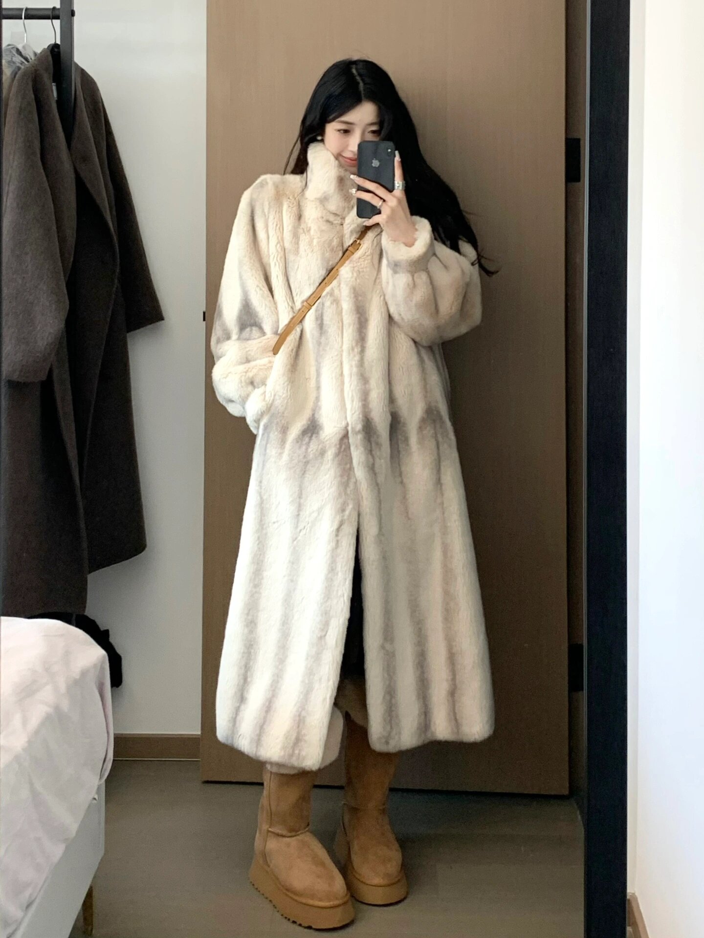 学院风仿貂毛外套女冬季设计感新款撞色皮草加厚中长款重工大衣潮