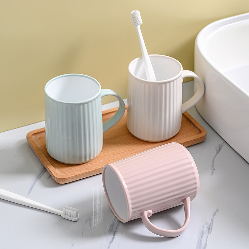 条纹刷牙杯