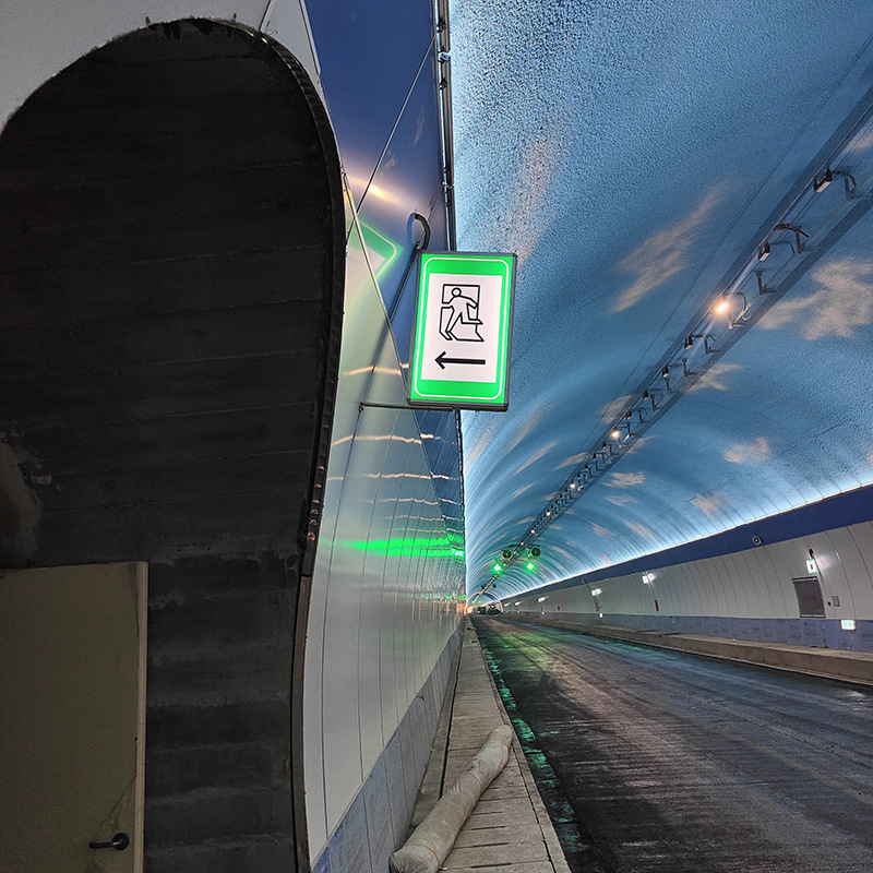 隧道行人横洞指示标志灯箱 led电光标志高速公路避灾灯应急诱导灯