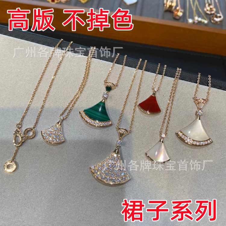 V Gold High-End Jewelry Small Skirt Necklace Female Fritillary Smile Light Luxury Small Waist Spring Clavicle Chain