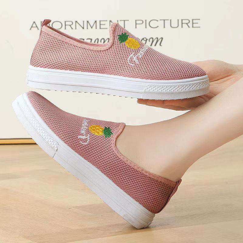 2023 New Mesh Shoes Slip-on Sneaker Breathable Versatile Soft Bottom Mom Shoes Loafers Casual Students' Shoes