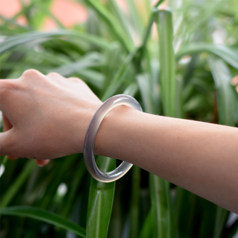 8毫米细圆条冰灰色美人镯玉髓镯子 原石原色玛瑙镯子冰透时尚