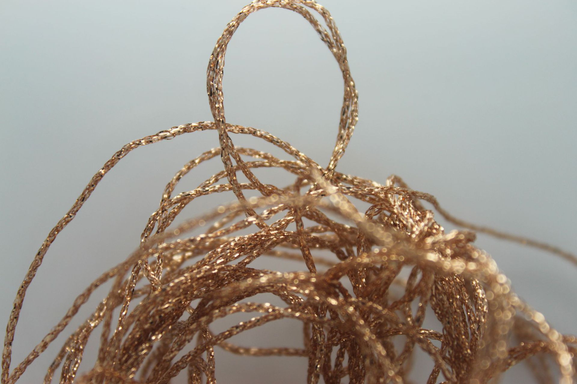 2股30d粗细涤纶包覆天蓝亮纸切片丝捻线涤纶线交叉金色亮片丝捻线