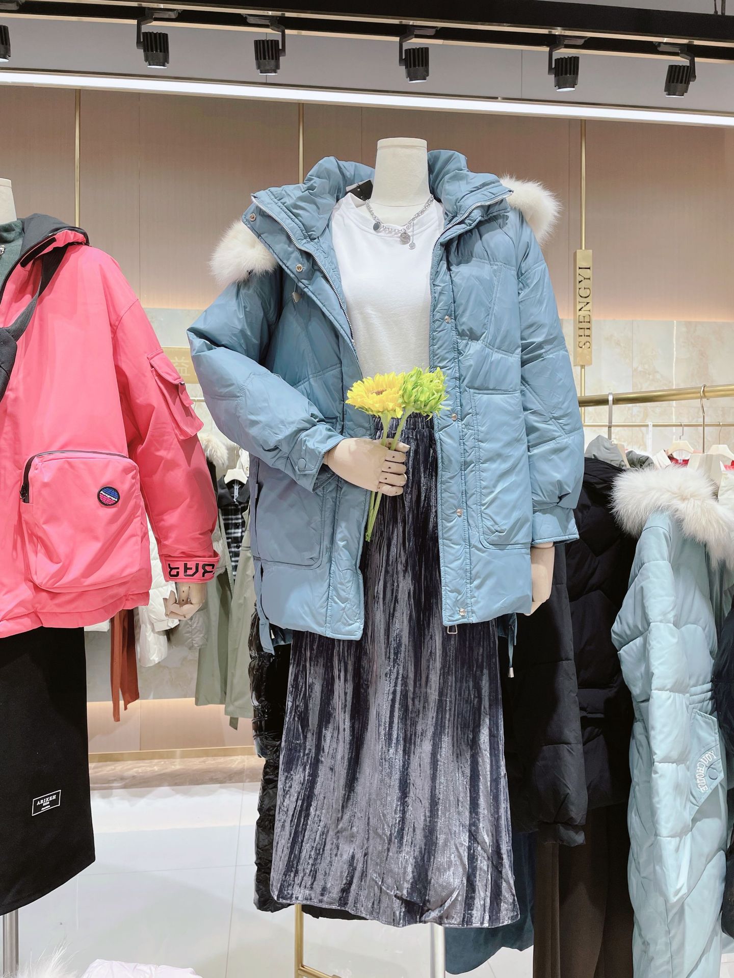 dr品牌折扣女装 冬装高端撤柜女装 杭州羽绒服尾货女装走份批发