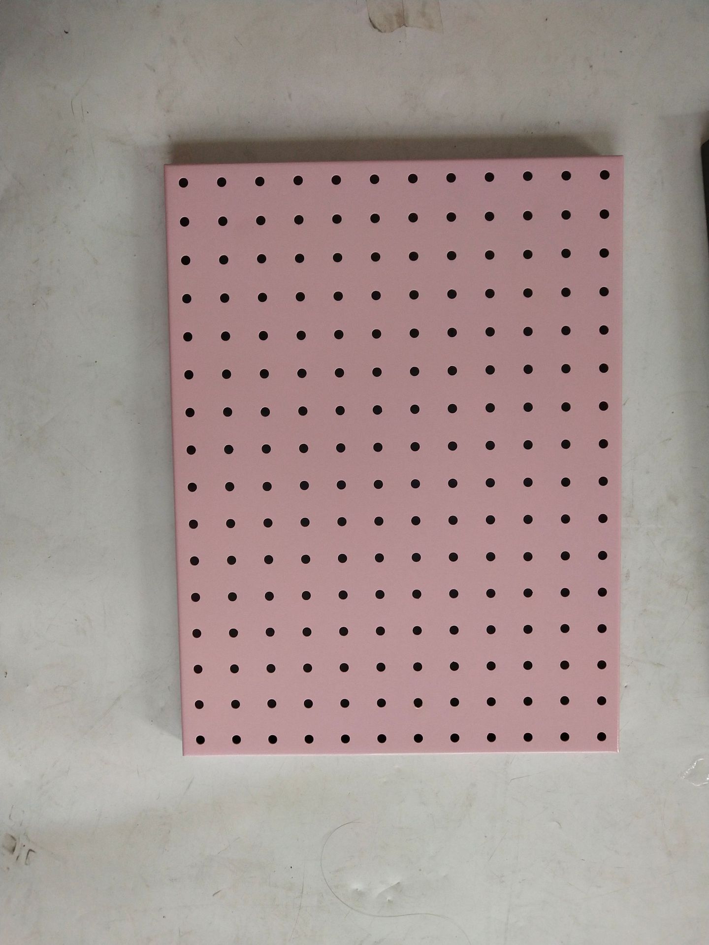 粉色钉板金属钉板套装32英寸x16英寸彩色粉色钉板墙壁存储板