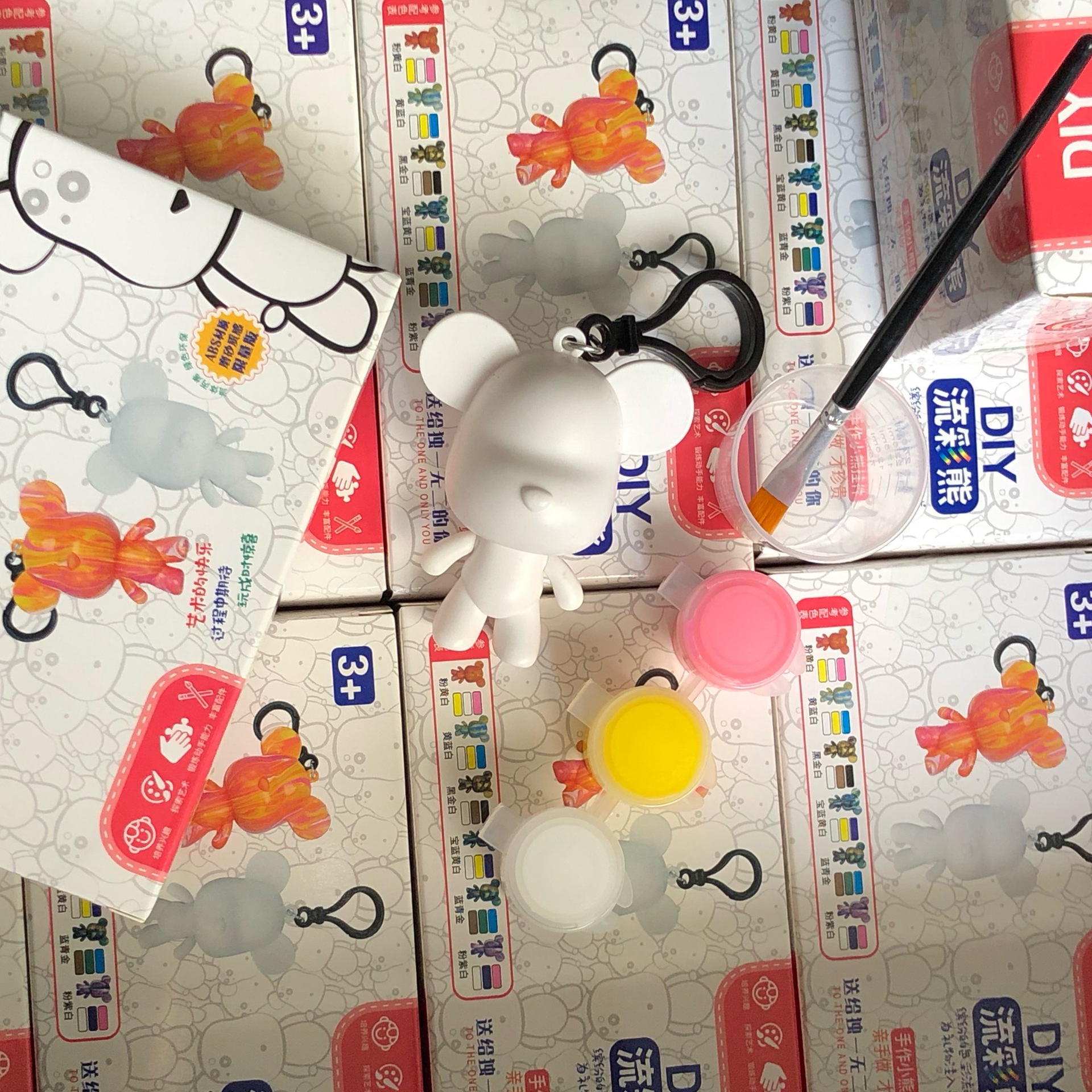 Douyin the same diy fluid violence bear white embryo toy net red manual material package big head bear key chain wholesale Application Scenario