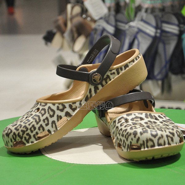 卡琳缤纷克骆格沙滩鞋凉鞋女鞋拖鞋洞洞鞋 204235