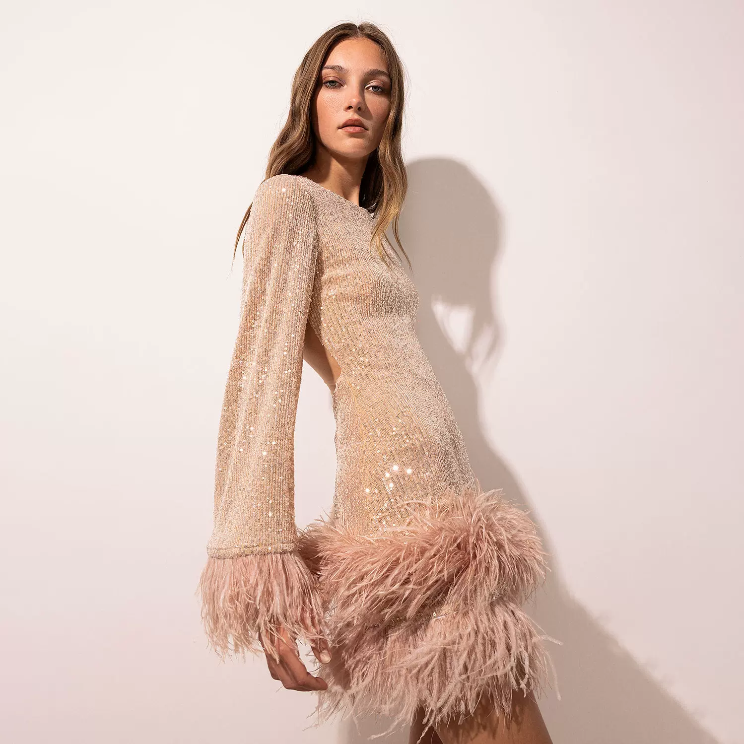 秋季新款欧美跨境女装收腰性感短裙礼服大露背长袖亮片羽毛连衣裙