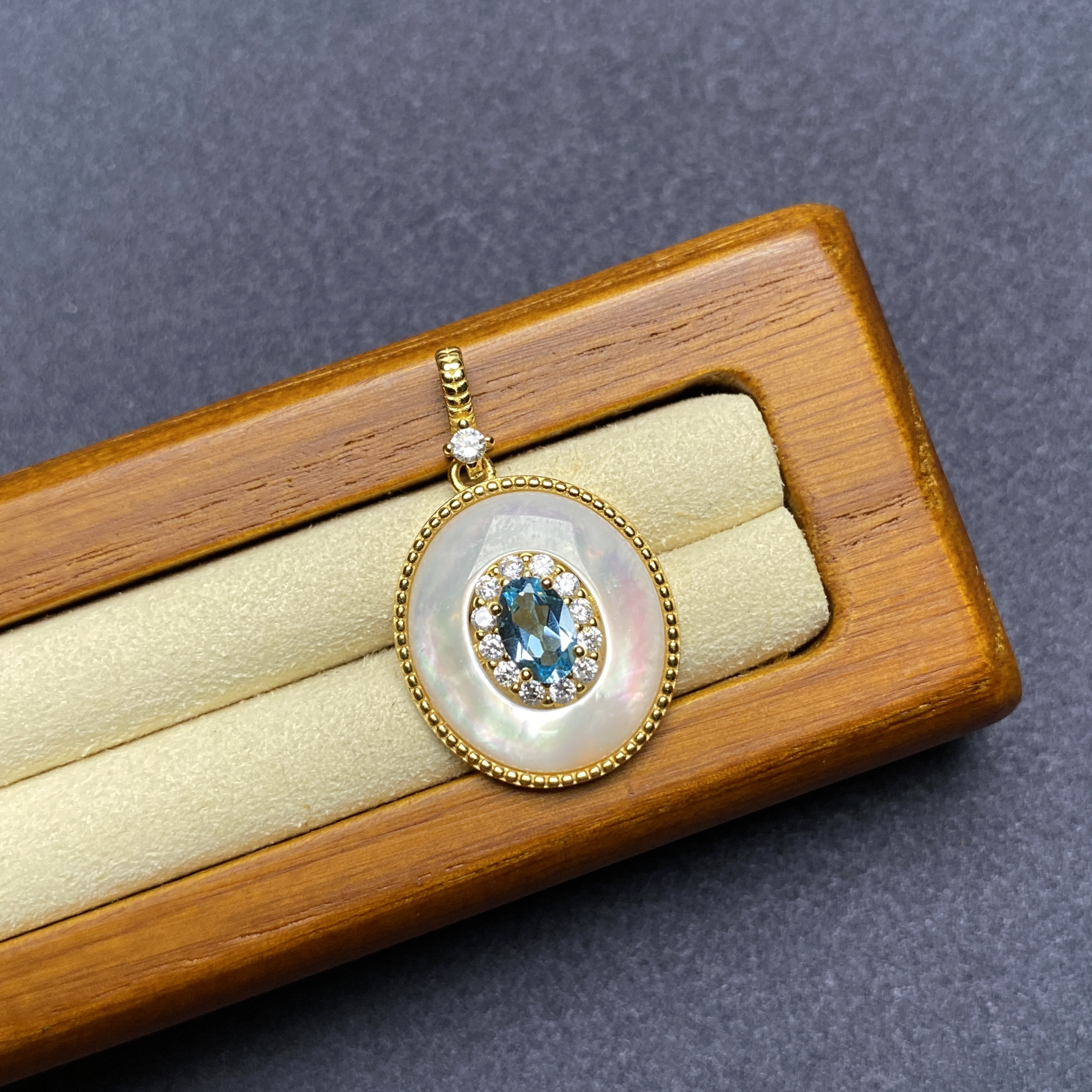 托帕石吊坠颜色支付方式买家服务立即订购加入进货单托帕石吊坠55.