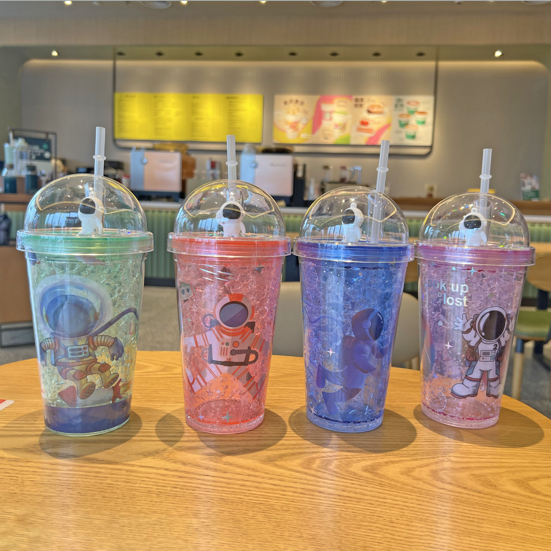 Foreign Trade New Astronaut Water Cup Wholesale Micro Landscape Cartoon Straw Cup Internet Celebrity Double-Layer Plastic Cup Ice Crack Ice Cup