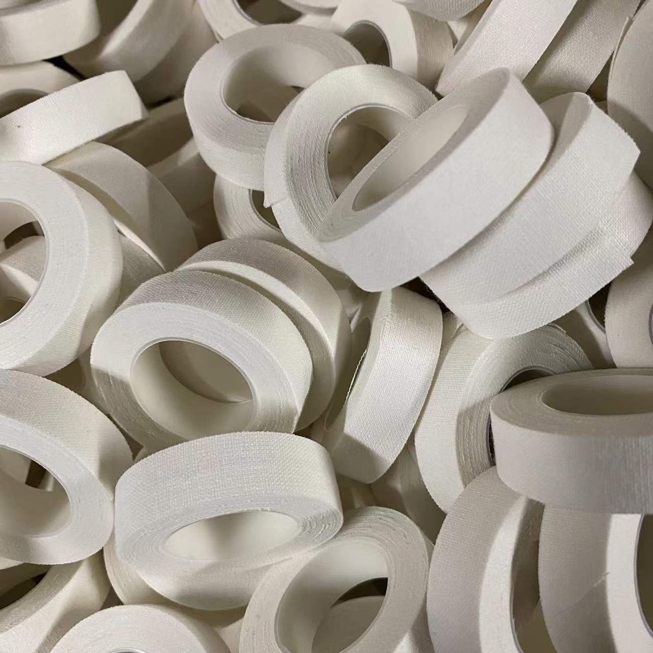 医用橡皮膏 氧化锌棉布胶带 外贸出口棉布胶布 打孔橡皮膏