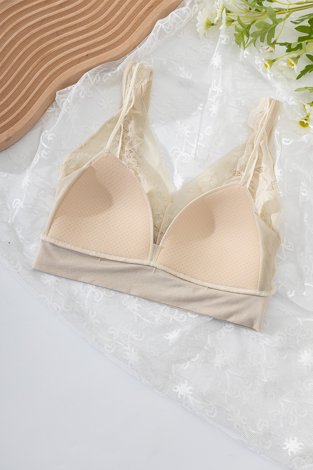 裸氨新款法式蕾丝吊带内衣少女士三角杯文胸罩薄款无钢圈性感美背