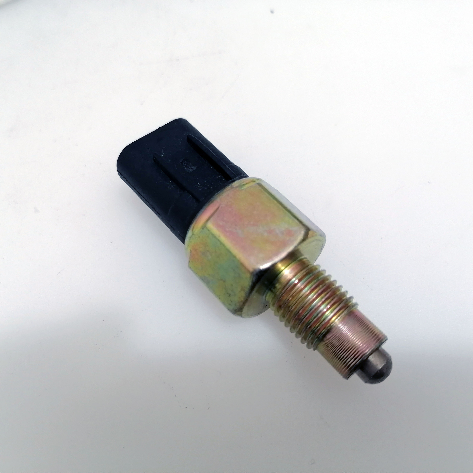 适用于现代hyundai volvo mitsubishi倒车灯开关93860