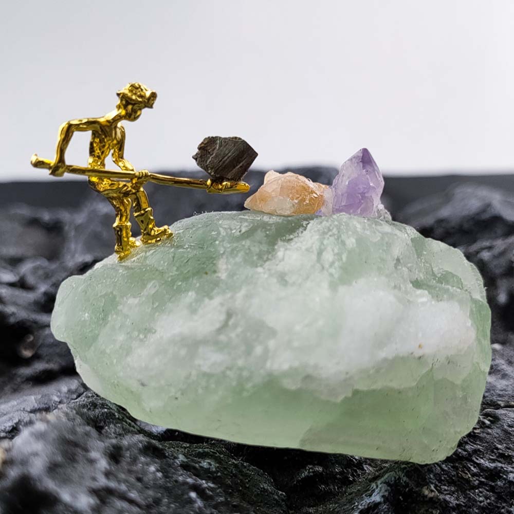 跨境新品天然萤石水晶洞 紫晶簇矿工造型 标本居家摆件工艺品批发