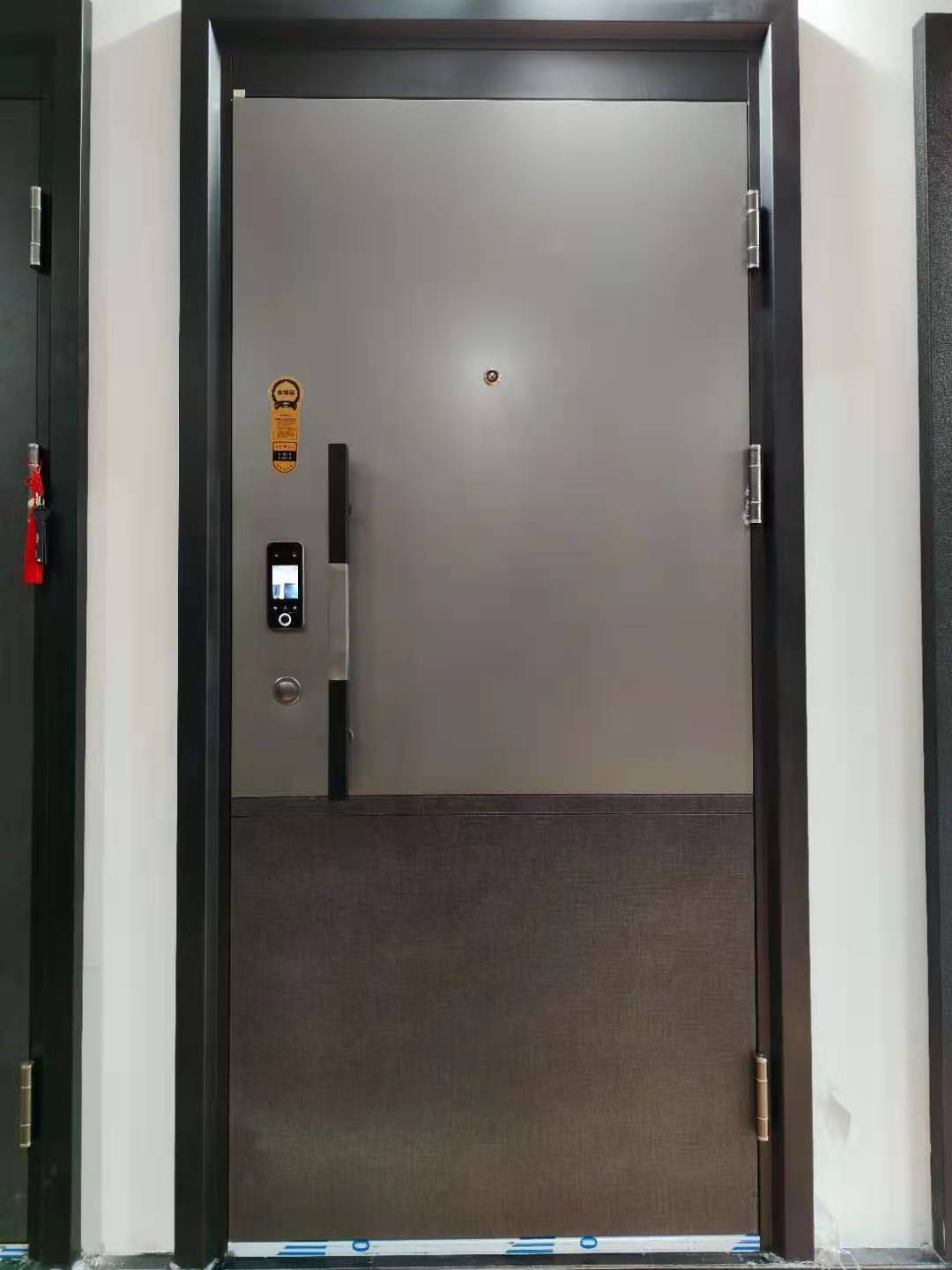 防盗门宅配现代简约智能入户门带嵌入式指纹密码锁安全门甲级工厂