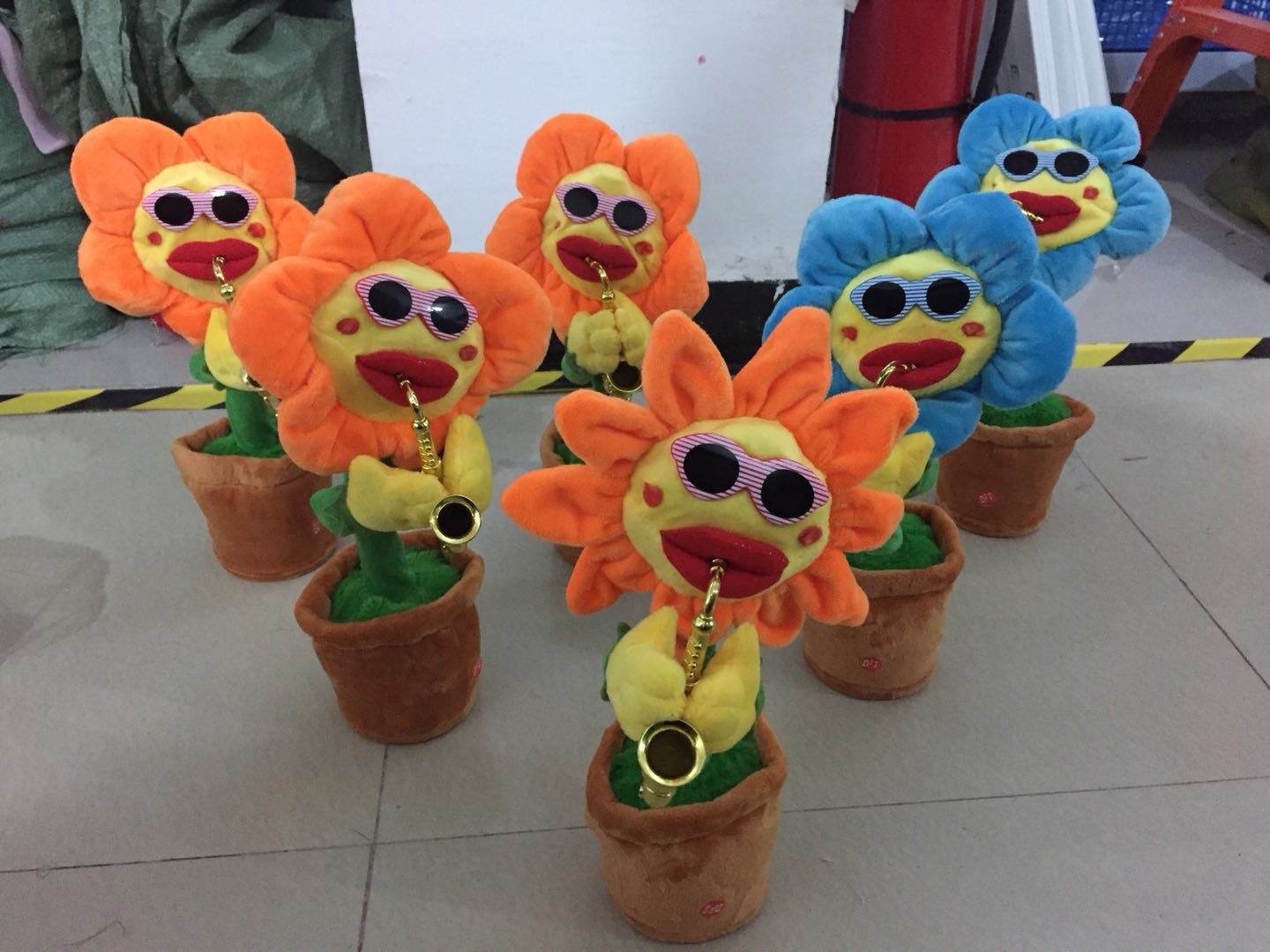 电动毛绒玩具扭扭妖娆花爆款妖娆花 60首英文歌曲妖娆花