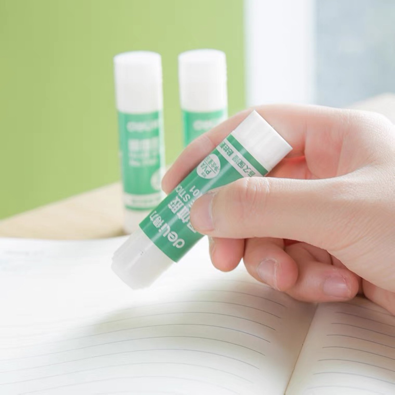 deli得力7101固体胶12支胶棒9g儿童幼儿园学生手工高粘度强力粘