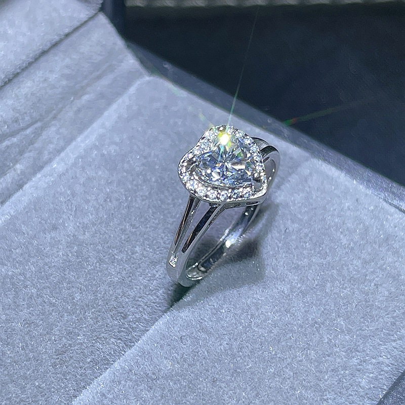 1克拉心形莫桑钻女戒 gra证书 黑卡腰码 925银镀白金 一件代发