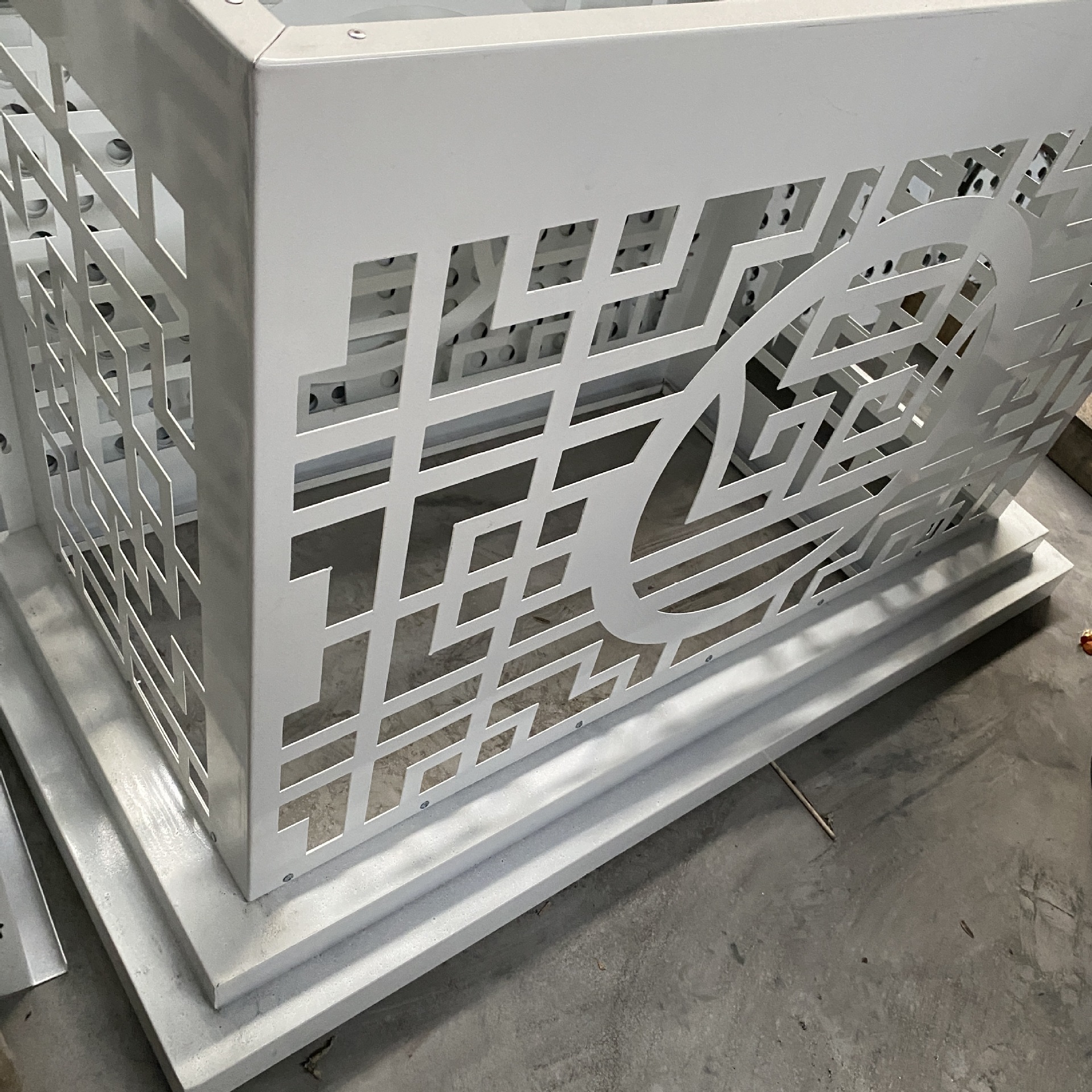 铝单板空调罩可喷塑 空调外机罩 镂空雕花冲孔造型