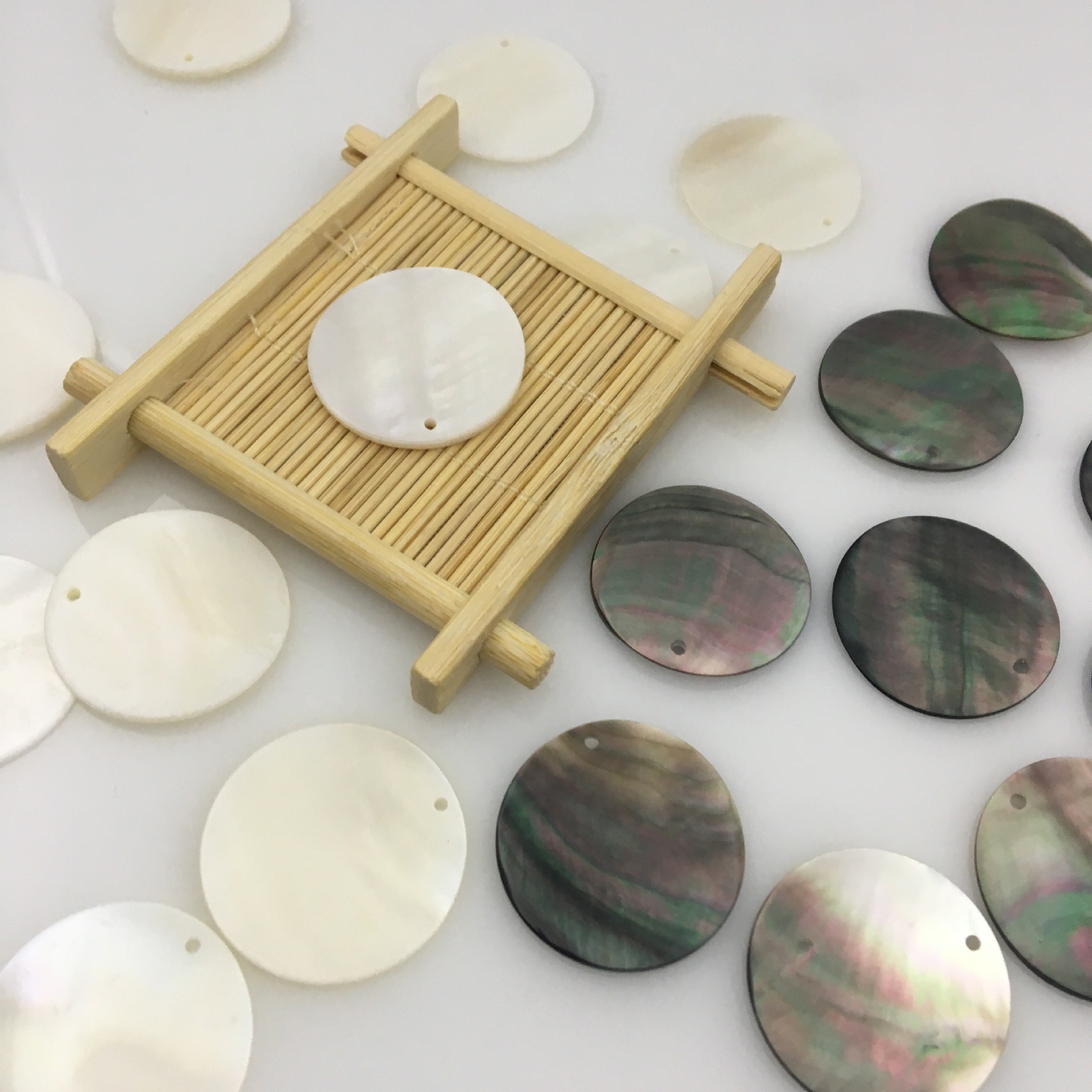 厂家直销8~25mm 边孔 天然贝壳圆 黑贝白贝diy饰品配件批发贝壳圆